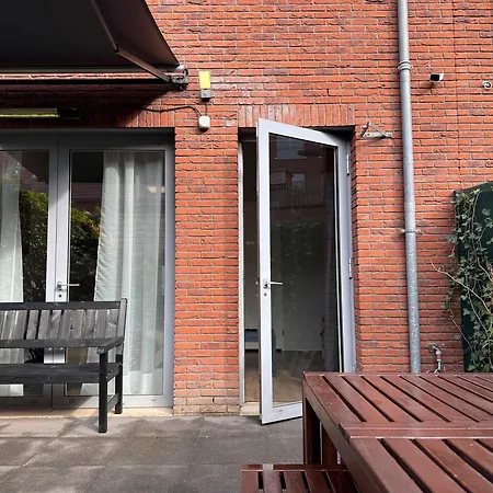 Spacious Family And Free Parking In *