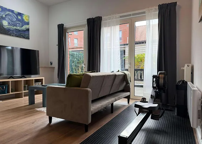 Spacious Family And Free Parking In Casa vacanze