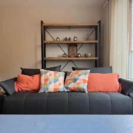 Spacious Family And Free Parking In Holiday home *