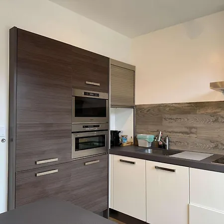 Spacious Family And Free Parking In *