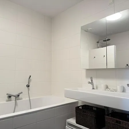 Hébergement de vacances Spacious Family And Free Parking In