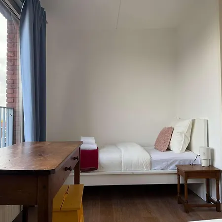 펜션 Spacious Family And Free Parking In 에인트호번