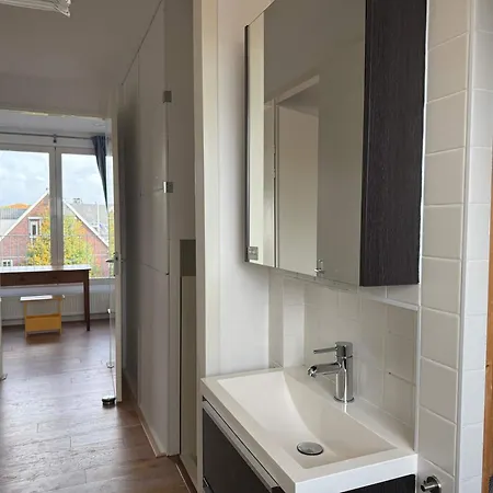 Spacious Family And Free Parking In *