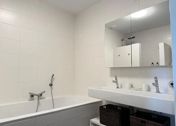 Hébergement de vacances Spacious Family And Free Parking In