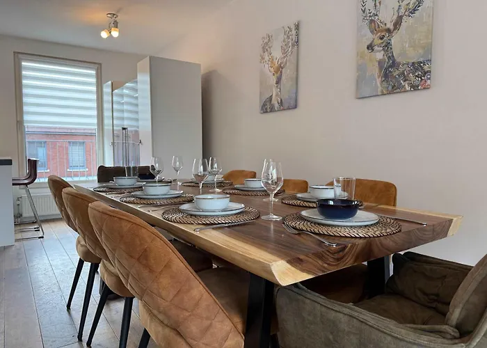 Spacious Family And Free Parking In Holiday home *