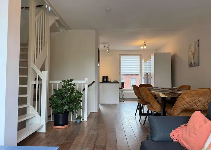 Spacious Family And Free Parking In Holiday home