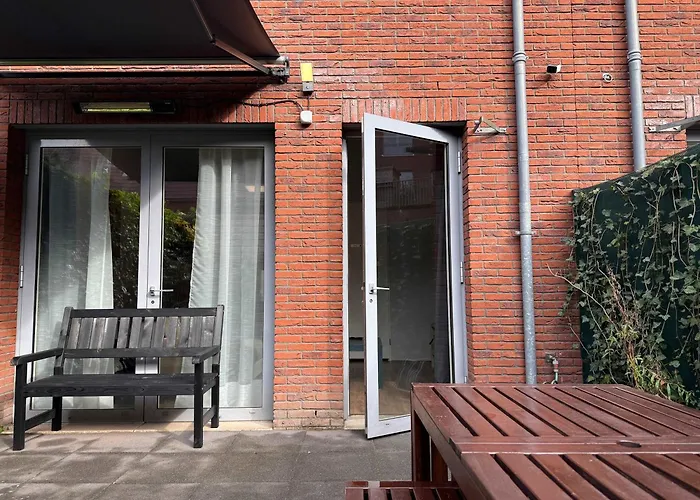 Spacious Family And Free Parking In *